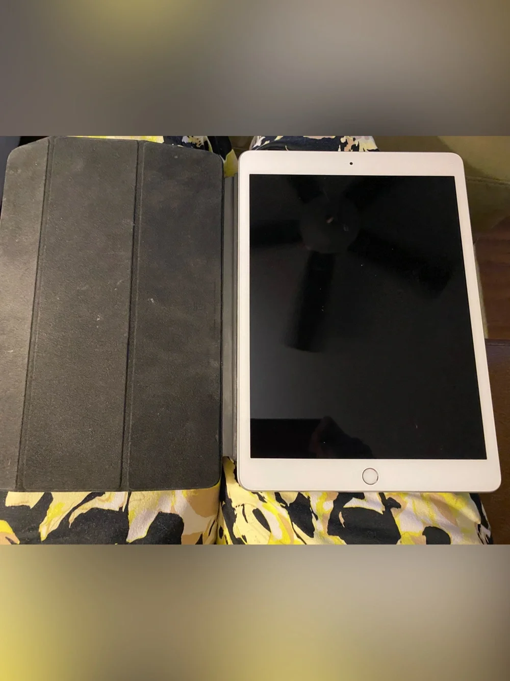 Apple IPad 7th generation, 32 GB, Home Button. Replaced by AppleCare 6 mo agoEUC